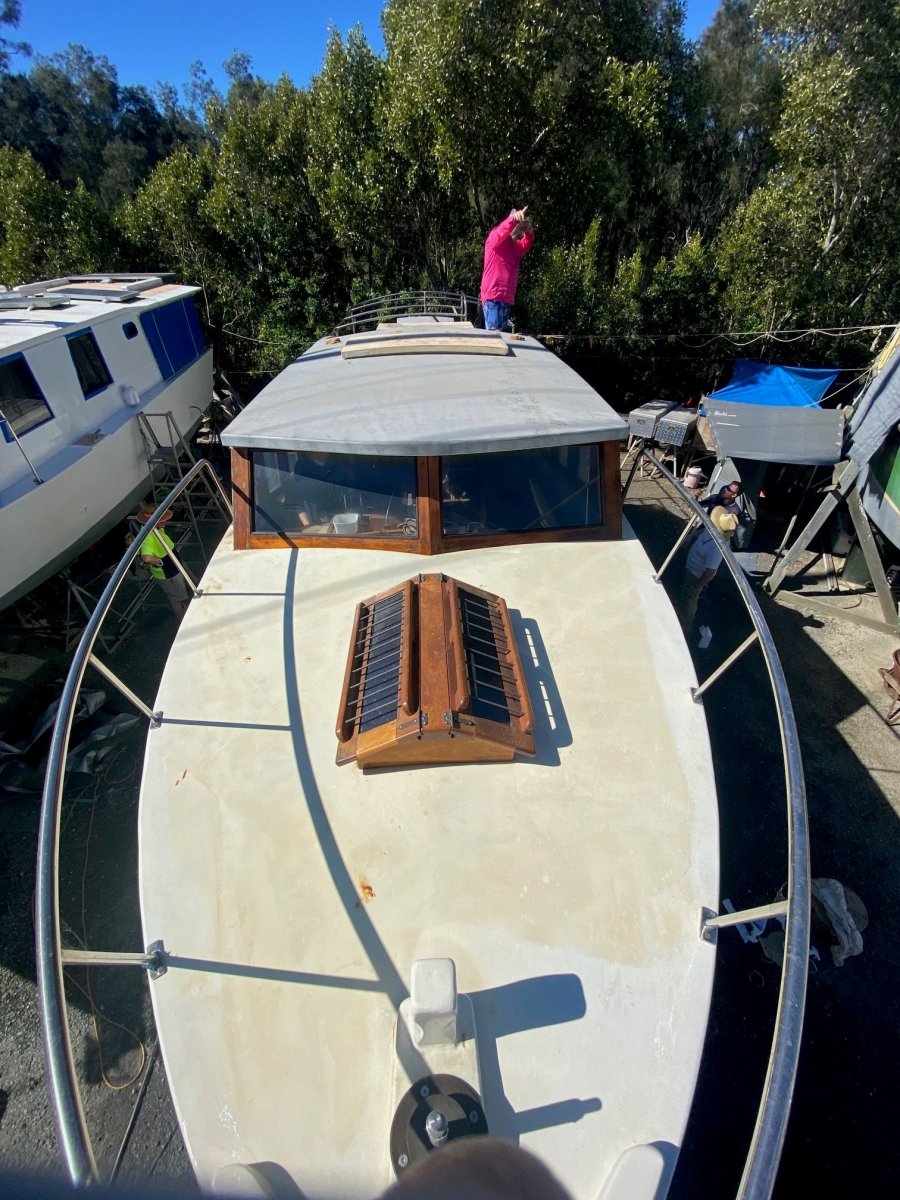 Holmes 38 Timber Bay Cruiser - Polyana