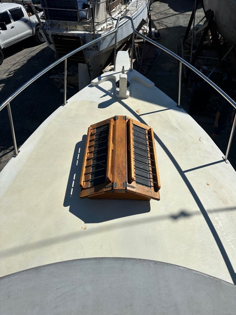 Holmes 38 Timber Bay Cruiser - Polyana