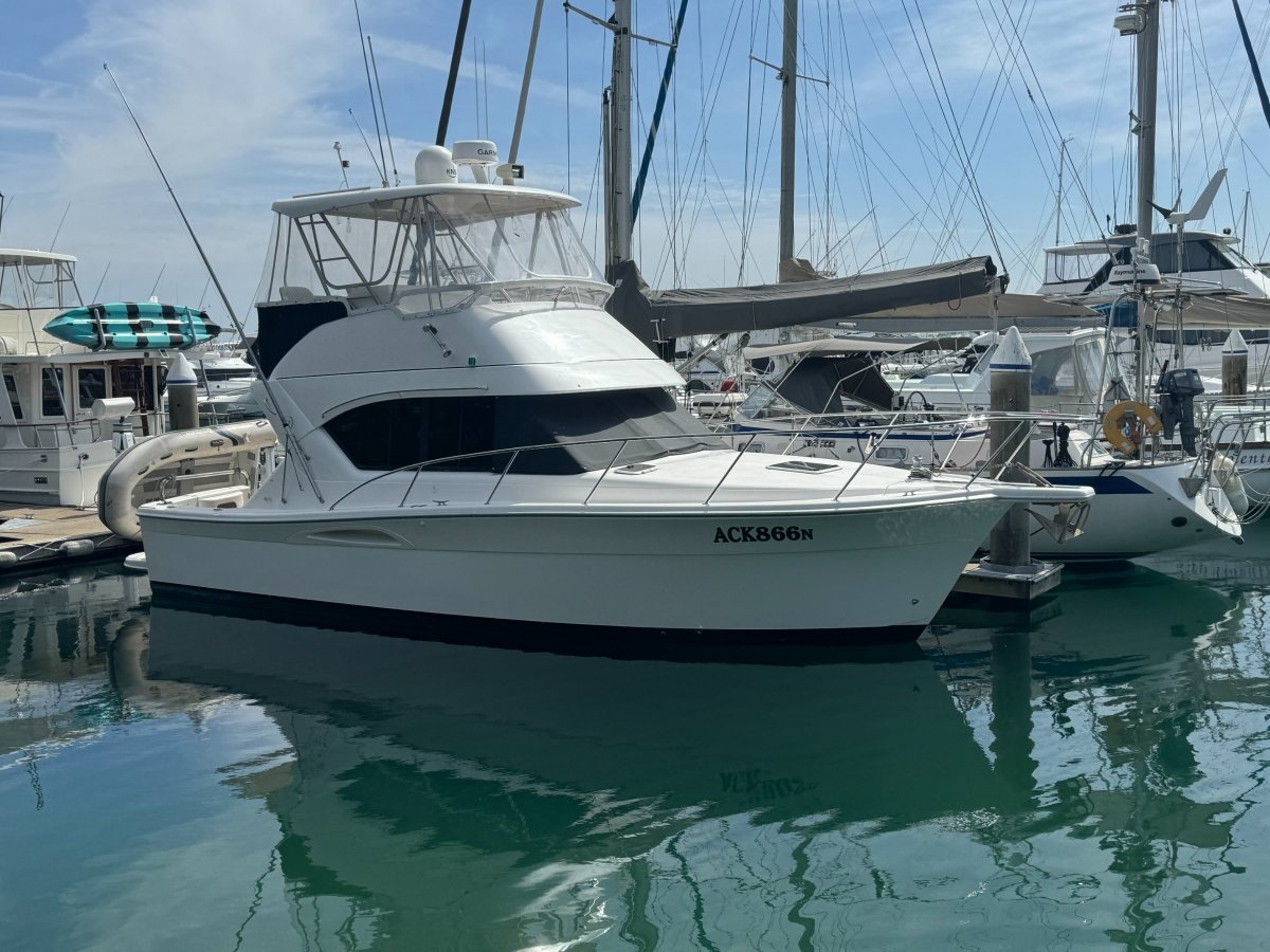 Riviera 3350 Flybridge