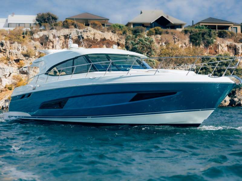 Riviera 5400 Sport Yacht