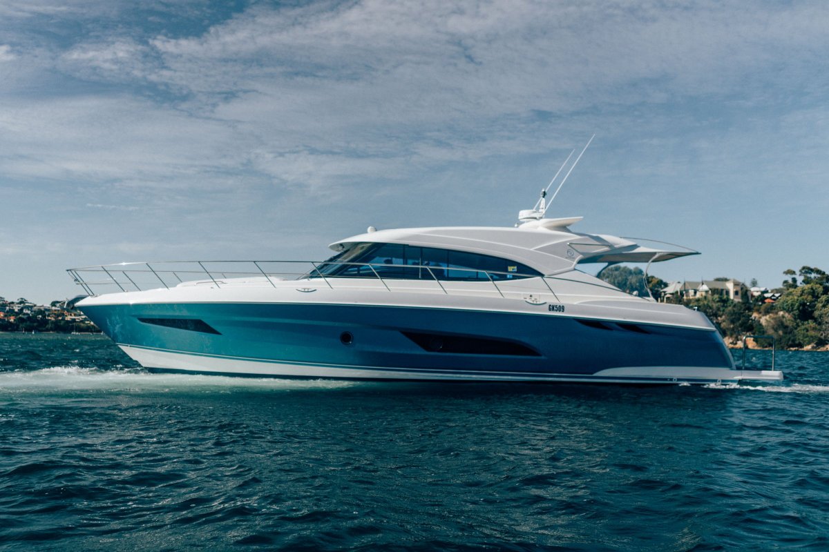 Riviera 5400 Sport Yacht