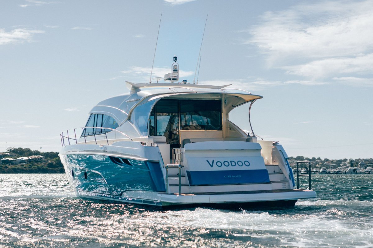Riviera 5400 Sport Yacht