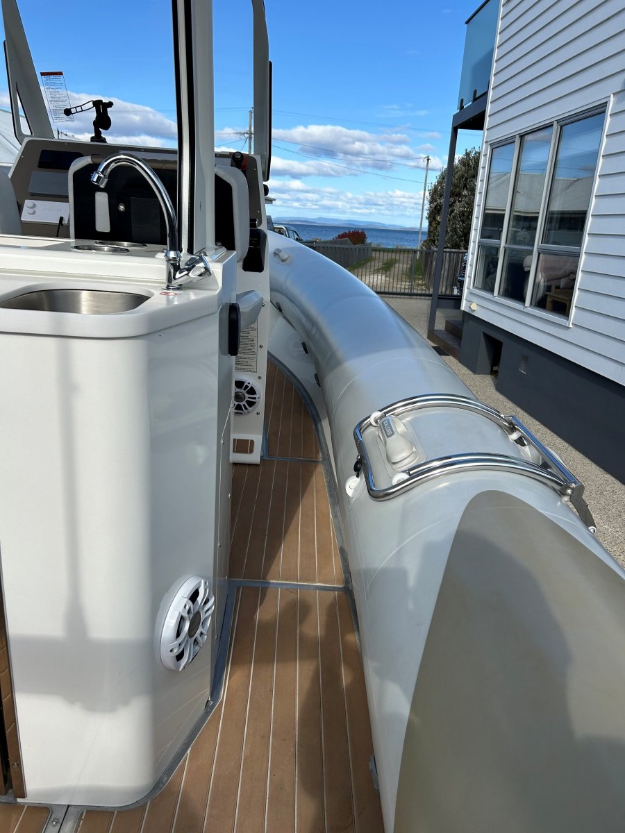 Sealegs Amphibious 7.5 RIB , 200 HP Yamaha