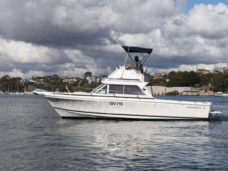 Bertram Caribbean 26 Flybridge with Twin Mercruiser 220Hp V6