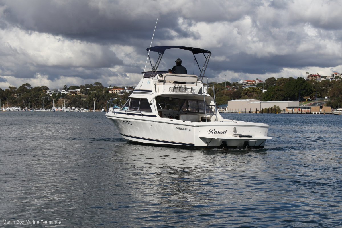 Bertram Caribbean 26 Flybridge with Twin Mercruiser 220Hp V6