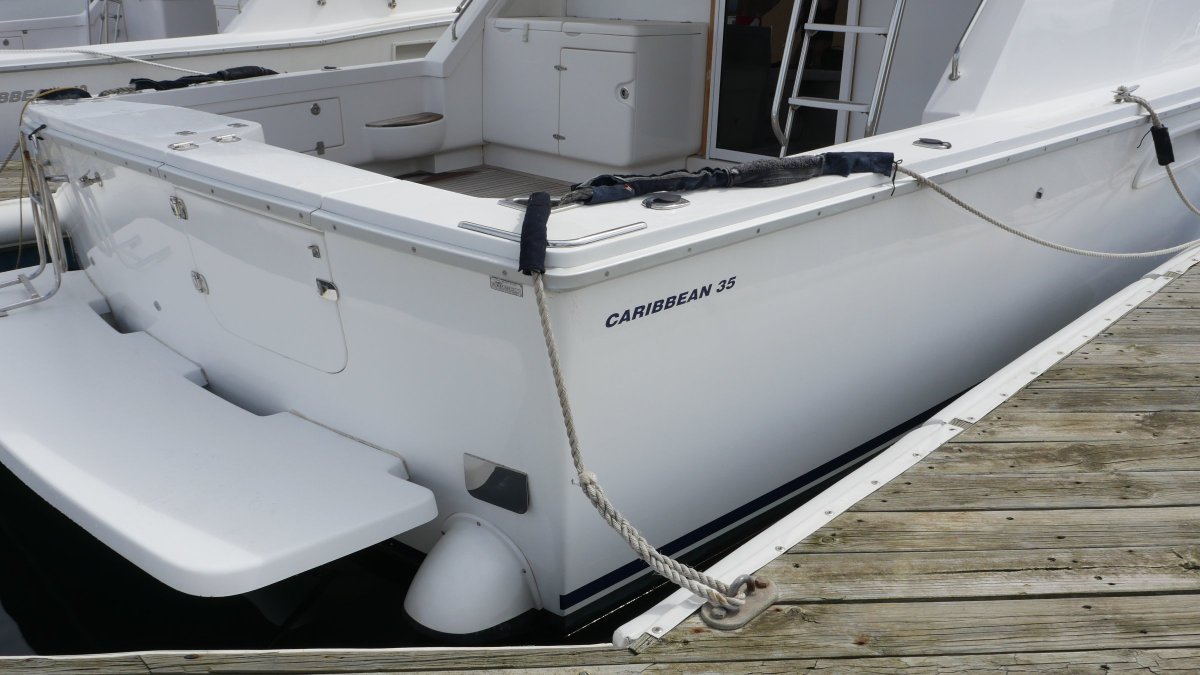  Caribbean 35 Flybridge Cruiser Boat Brokers of Tasmania