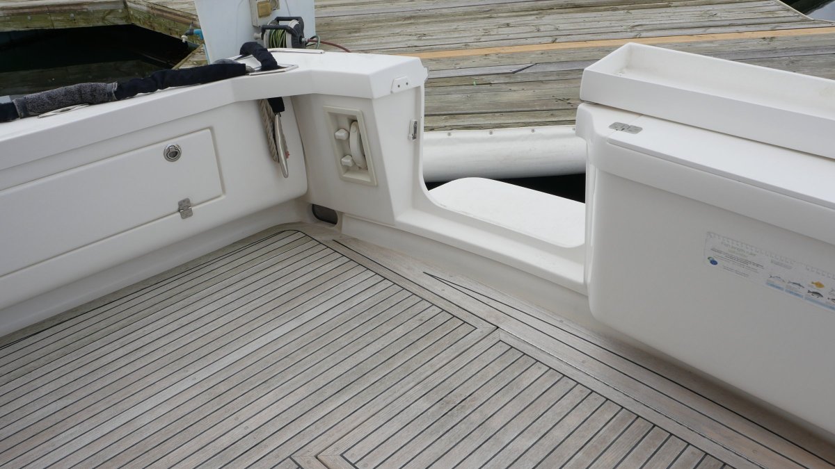  Caribbean 35 Flybridge Cruiser Boat Brokers of Tasmania