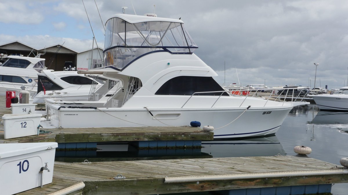 Caribbean 35 Flybridge Cruiser