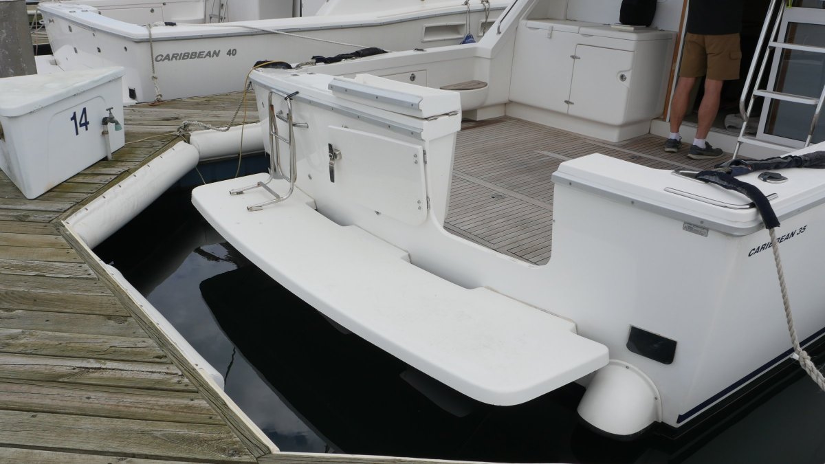  Caribbean 35 Flybridge Cruiser Boat Brokers of Tasmania