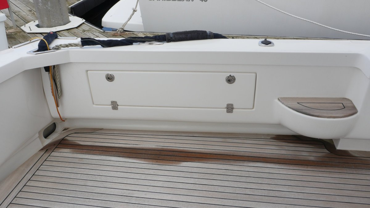  Caribbean 35 Flybridge Cruiser Boat Brokers of Tasmania