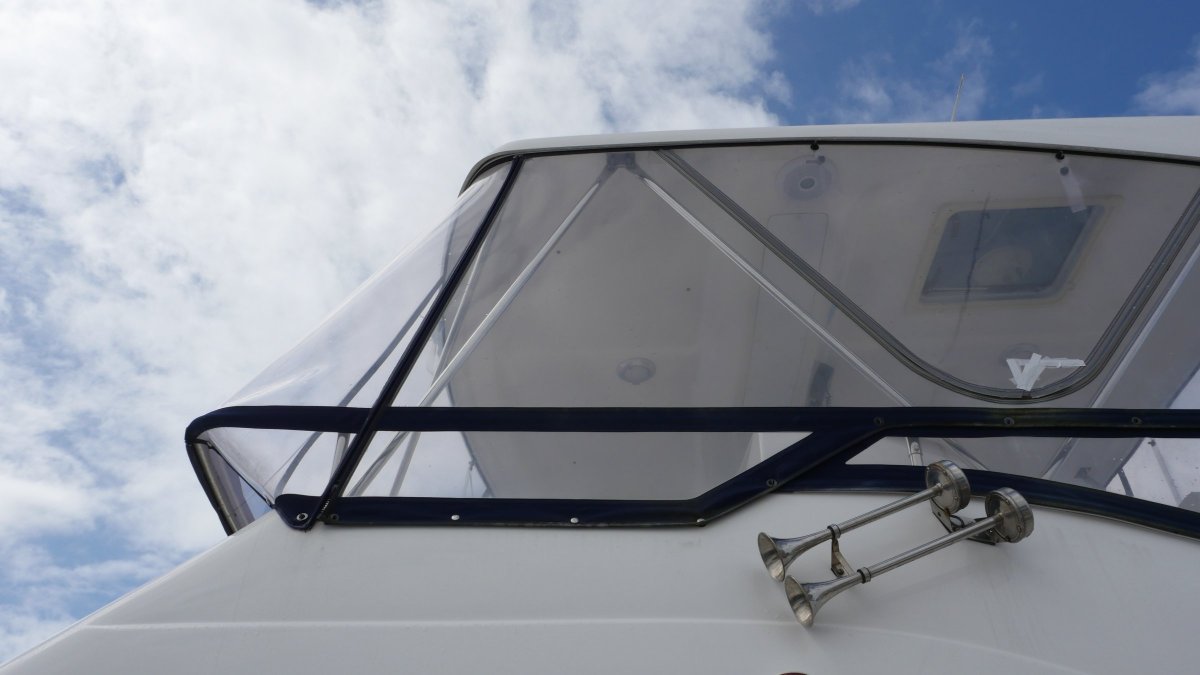 Caribbean 35 Flybridge Cruiser Boat Brokers of Tasmania