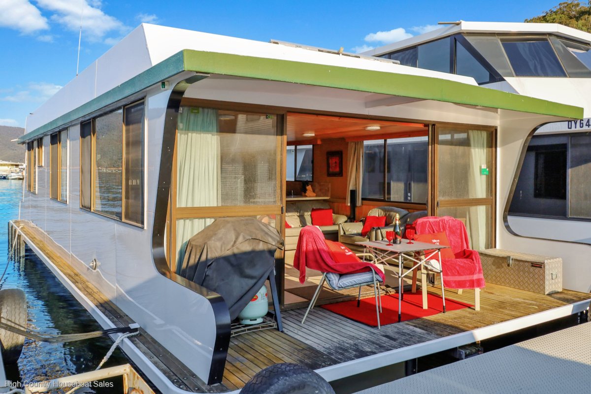 Slice of Heaven Houseboat Holiday Home on L Eildon:Slice of Heaven on Lake Eildon
