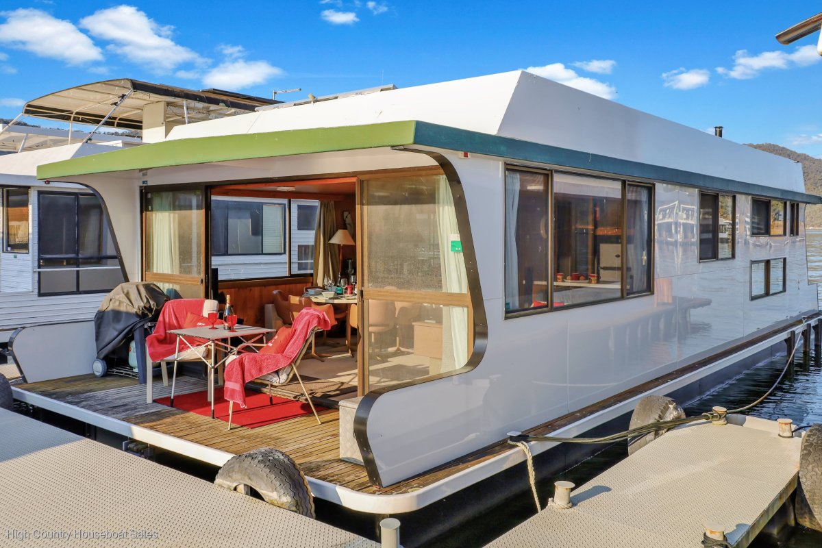 Slice of Heaven Houseboat Holiday Home on L Eildon:Slice of Heaven on Lake Eildon