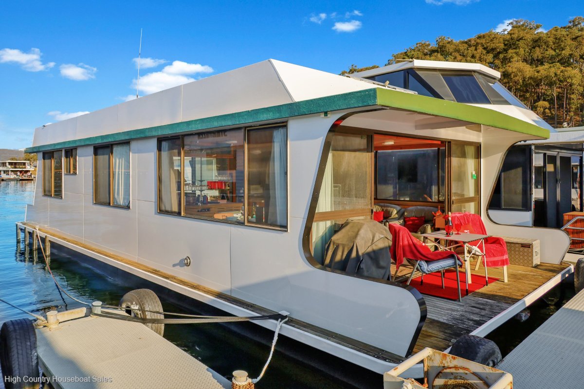 Slice of Heaven Houseboat Holiday Home on L Eildon:Slice of Heaven on Lake Eildon