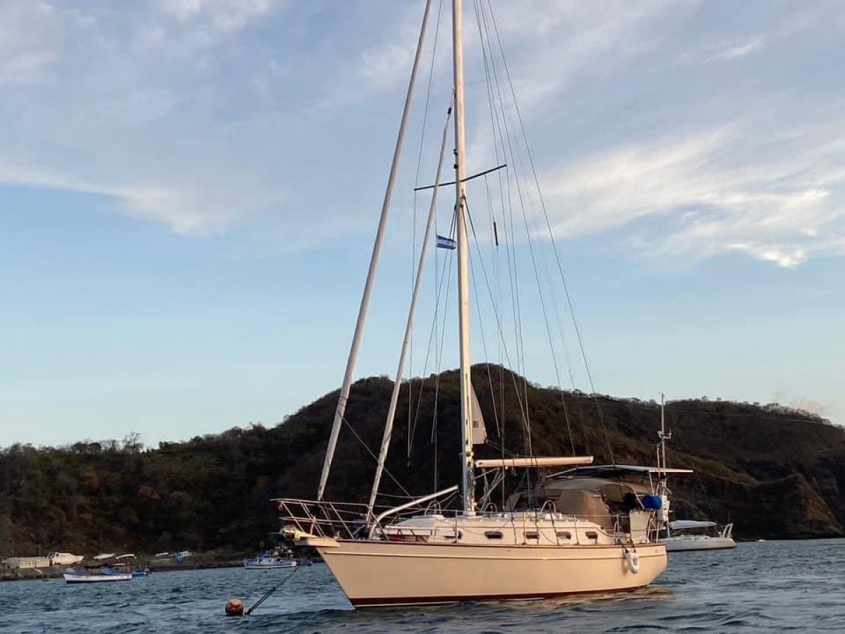 Island Packet 370