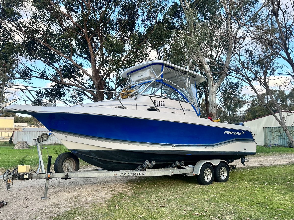 Pro-line 27 Walk:Proline 27 Walkaround by YACHTS WEST