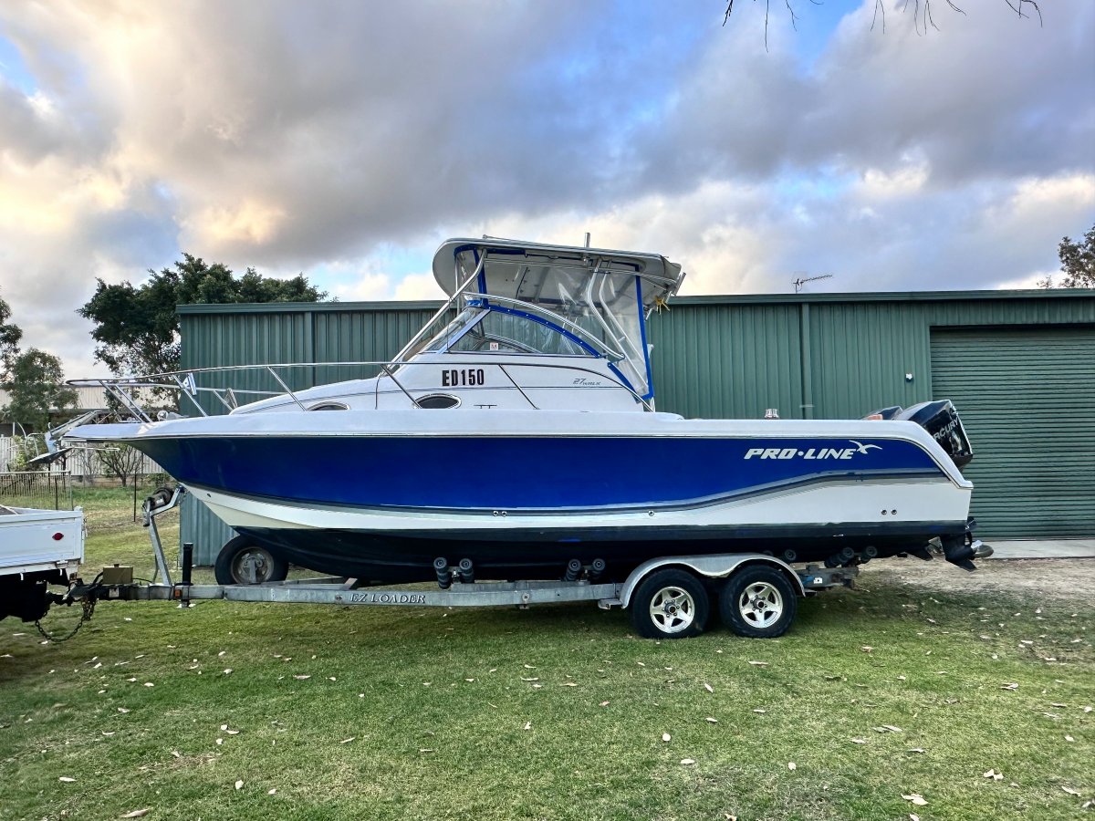 Pro-line 27 Walk:Proline 27 Walkaround by YACHTS WEST