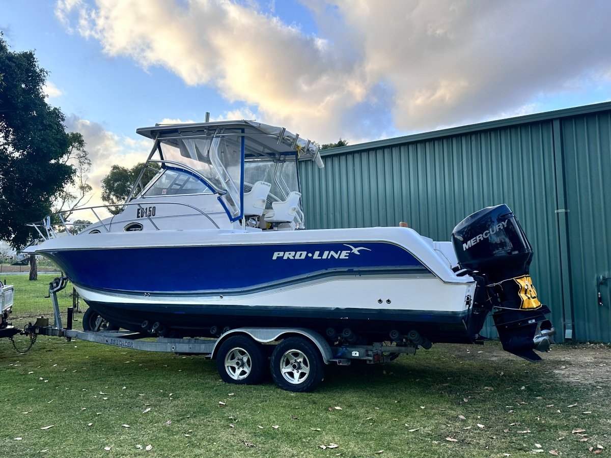 Pro-line 27 Walk:Proline 27 Walkaround by YACHTS WEST