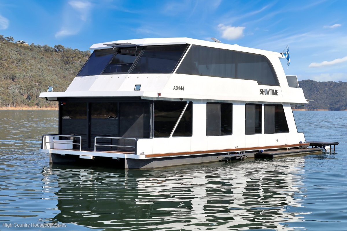 Showtime Houseboat Holiday Home on Lake Eildon:Showtime on Lake Eildon