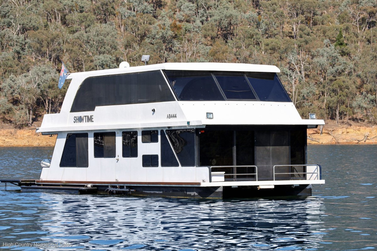 Showtime Houseboat Holiday Home on Lake Eildon:Showtime on Lake Eildon