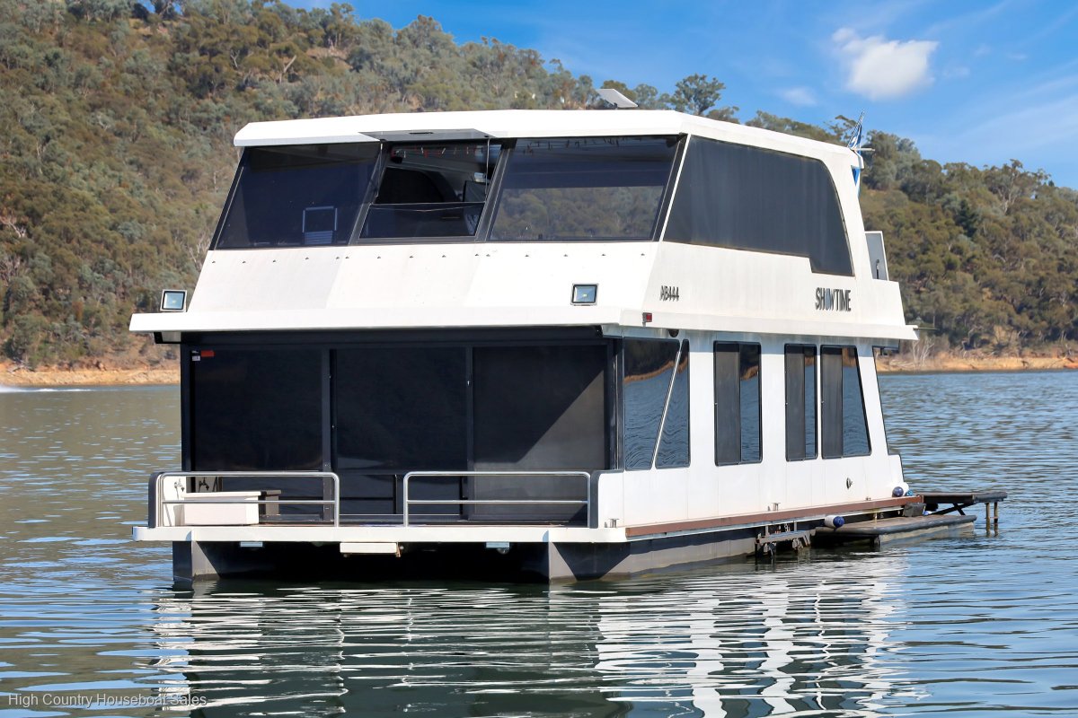 Showtime Houseboat Holiday Home on Lake Eildon:Showtime on Lake Eildon