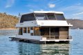 Showtime Houseboat Holiday Home on Lake Eildon:Showtime on Lake Eildon