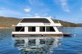 Showtime Houseboat Holiday Home on Lake Eildon:Showtime on Lake Eildon