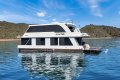 Showtime Houseboat Holiday Home on Lake Eildon:Showtime on Lake Eildon