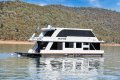 Showtime Houseboat Holiday Home on Lake Eildon:Showtime on Lake Eildon