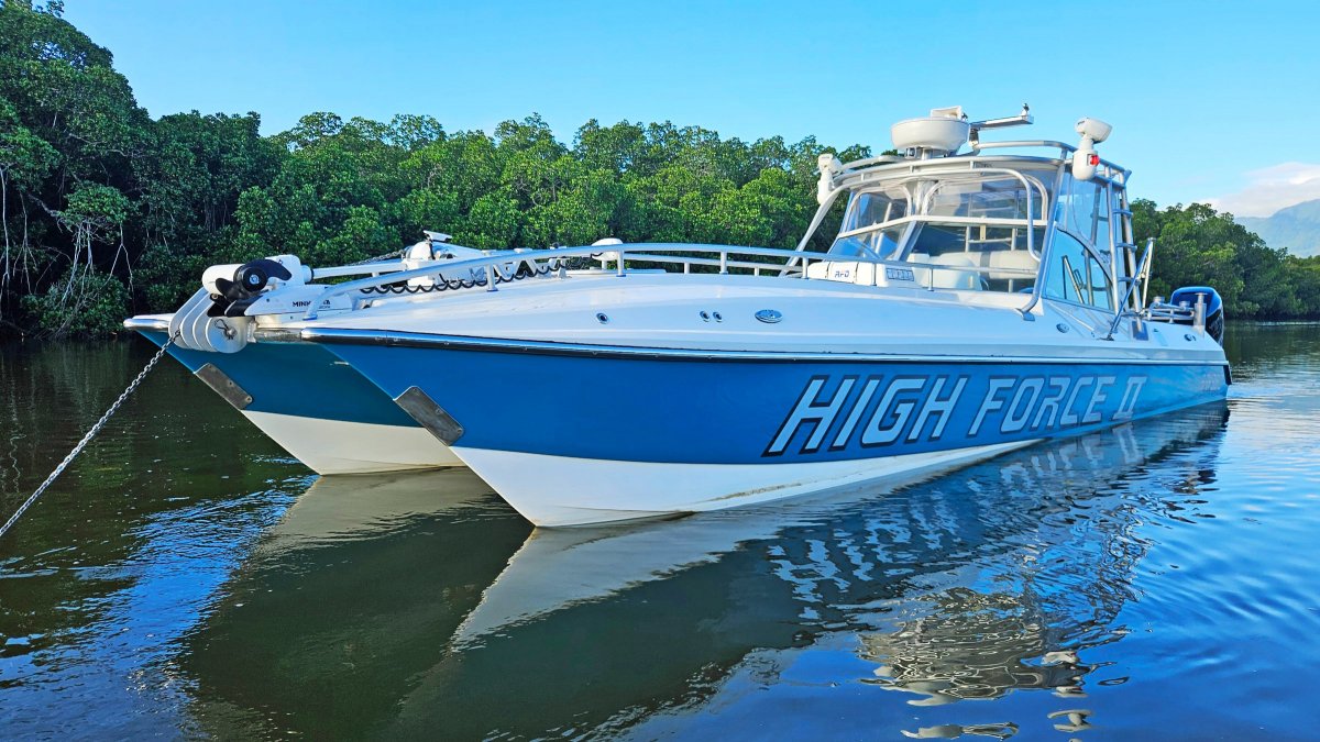 Harris Cat 11.0 Centre Console Ex-racing SUPERCAT with full 2013 leisure refit