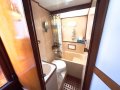 Lycrest 37 Flybridge Aft cabin Motoryacht:Bathtub