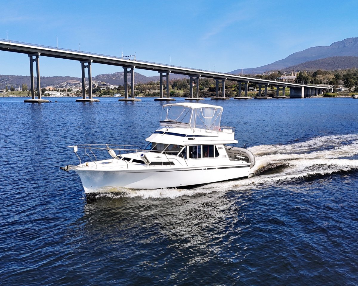 Fairway 36 Flybridge EXCEPTIONAL VALUE, QUALITY CRUISER!