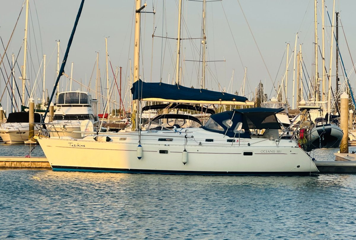 Beneteau Oceanis 381