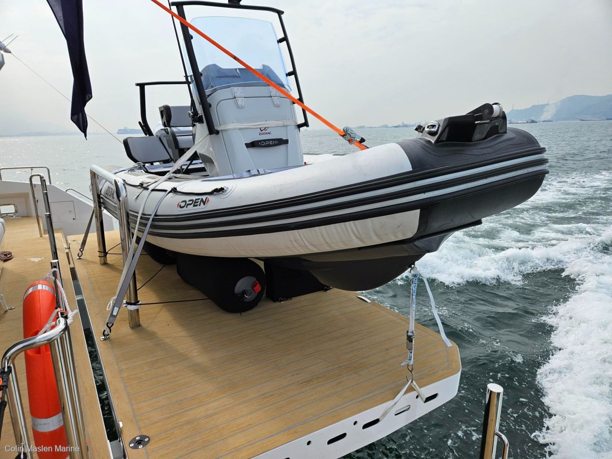Zodiac Open 5.5 Honda 100 HP with Hydraulic Jacking Plate