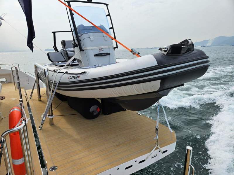 Zodiac Open 5.5 Honda 100 HP with Hydraulic Jacking Plate