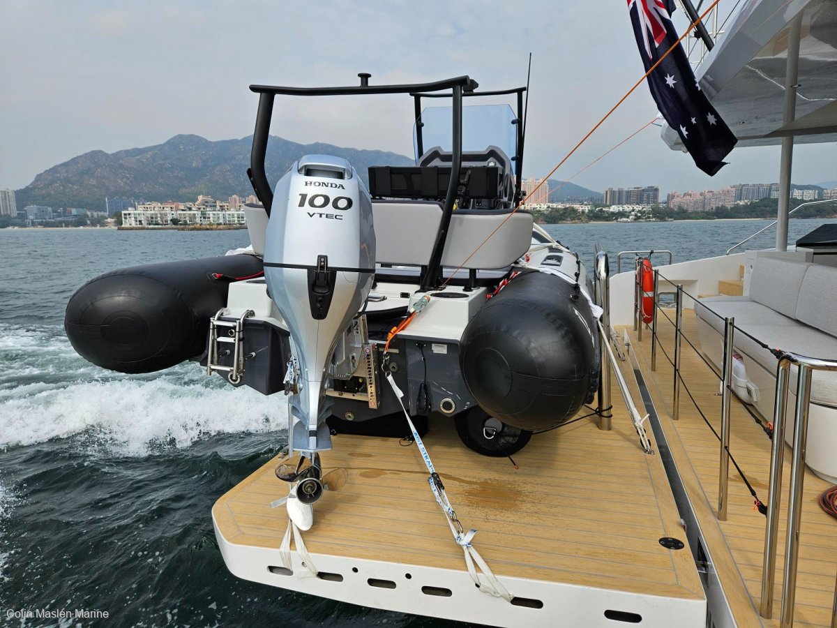 Zodiac Open 5.5 Honda 100 HP with Hydraulic Jacking Plate