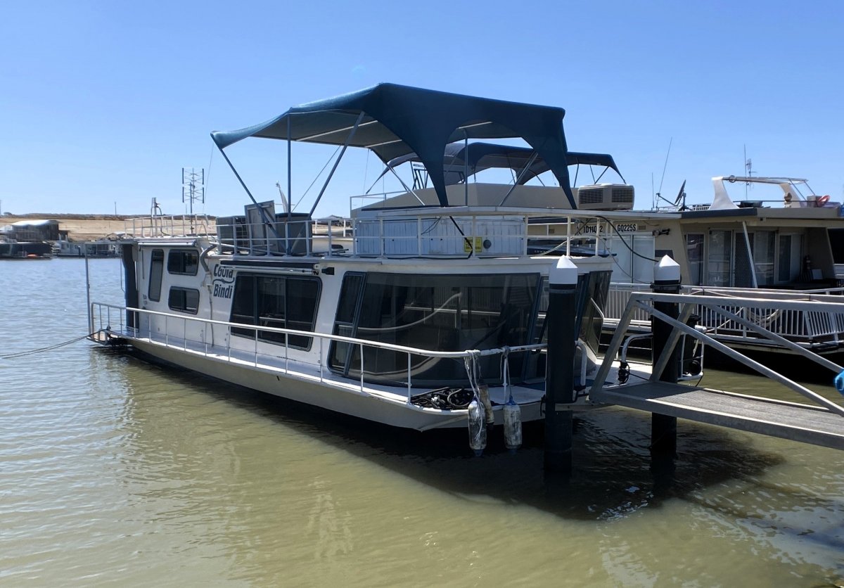 Coola Bindi. Is an off grid boat cruise the Murray