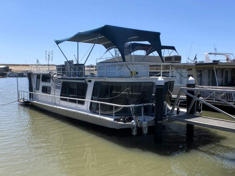 Coola Bindi. Is an off grid boat cruise the Murray