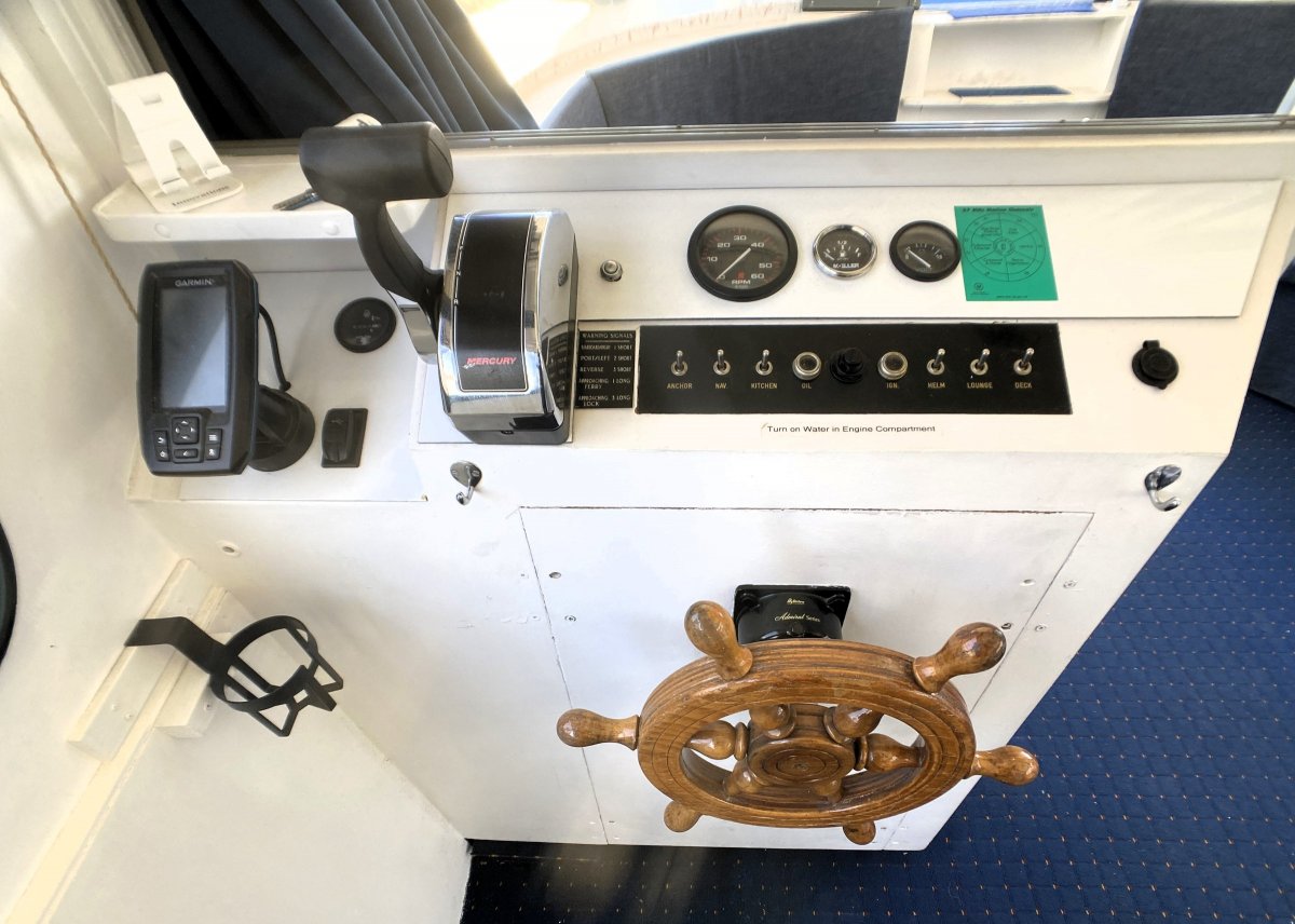Coola Bindi. Is an off grid boat cruise the Murray