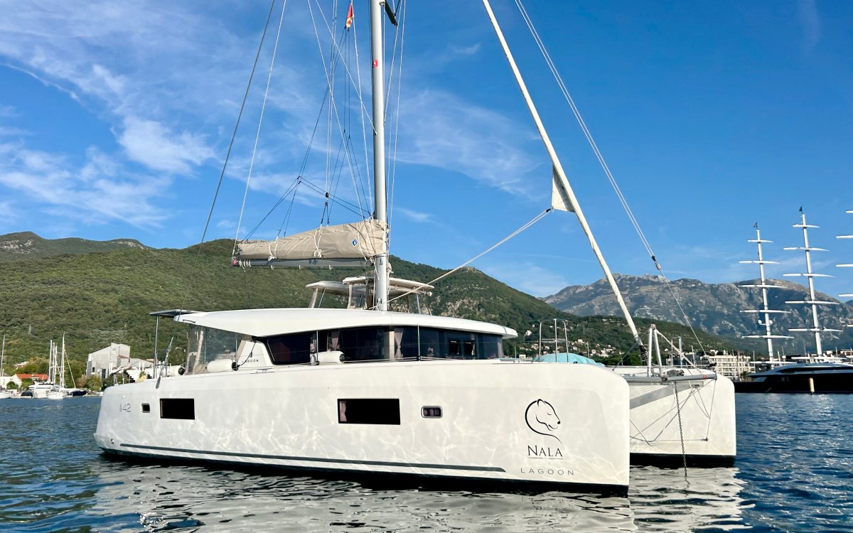 Lagoon 42
