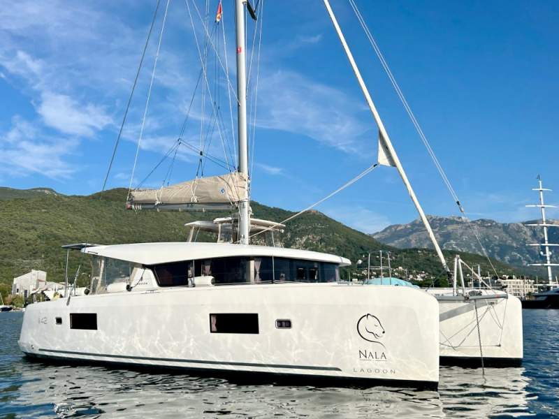Lagoon 42
