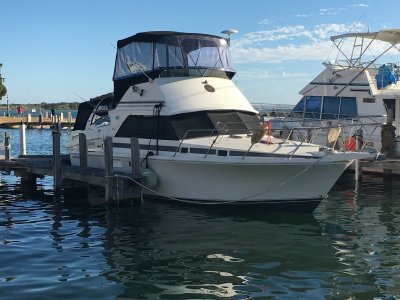 Bertram Caribbean 31 Flybridge Cruiser