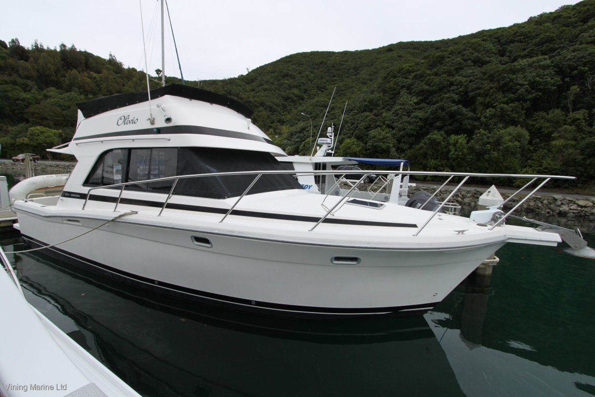 Riviera 33 Flybridge Platinum