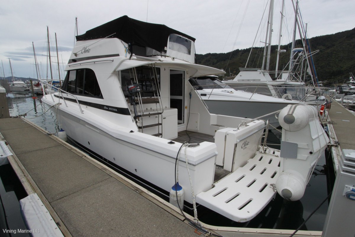 Riviera 33 Flybridge Platinum
