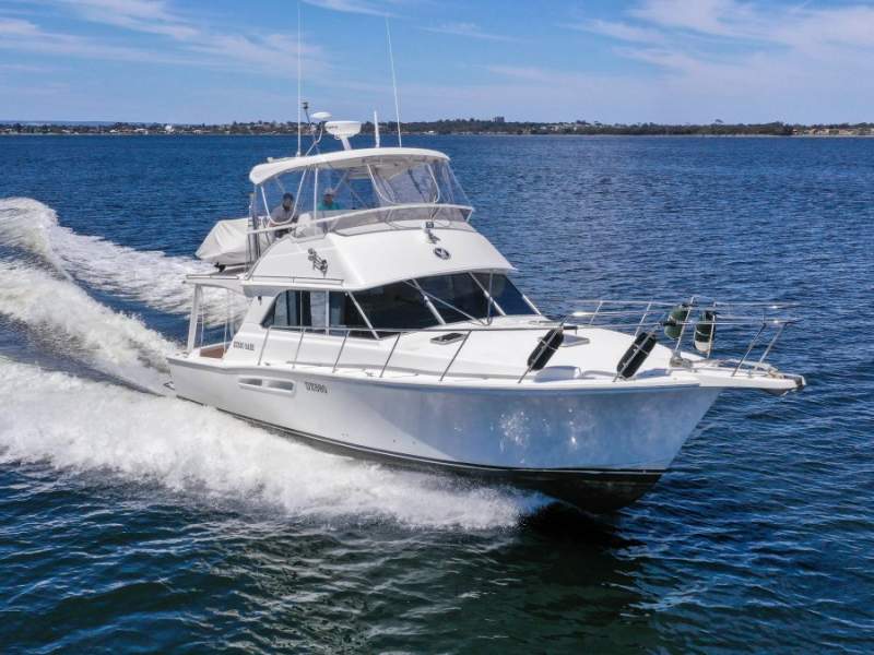 Caribbean 40 Flybridge Cruiser