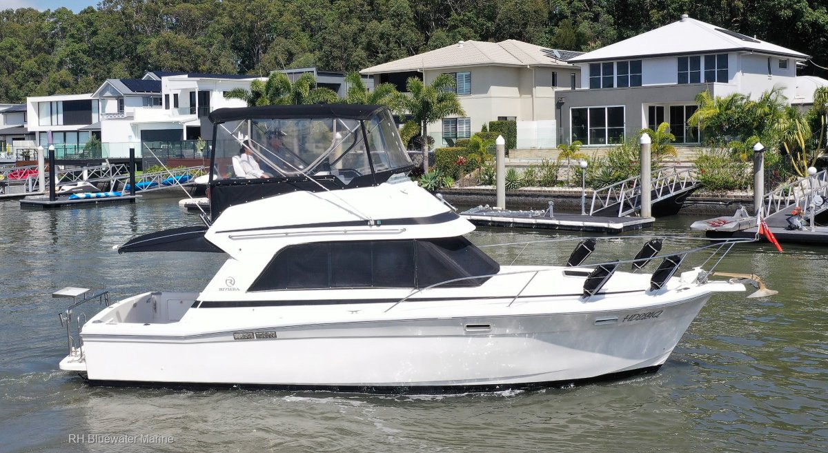 Riviera 3300 Flybridge