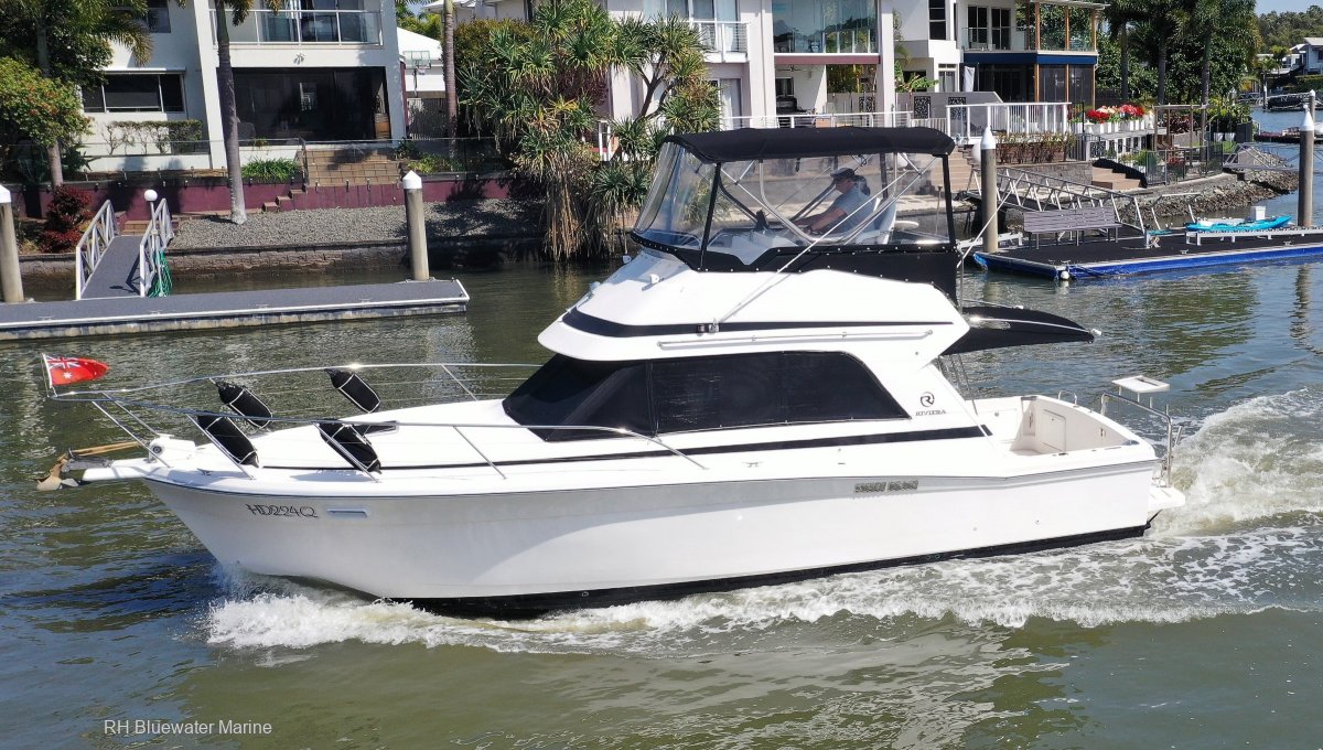 Riviera 3300 Flybridge