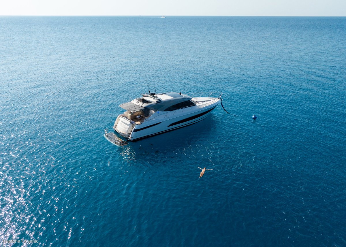 Riviera 5400 Sport Yacht Platinum Edition