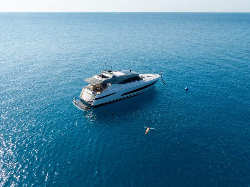 Riviera 5400 Sport Yacht Platinum Edition