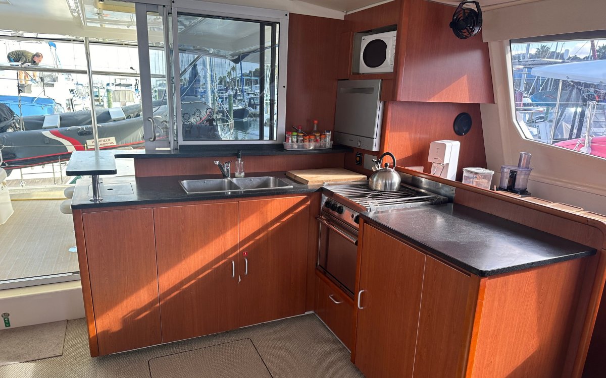 Leopard Catamarans 48